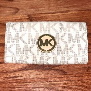Michael Kors Fulton Carryall Flap Wallet
